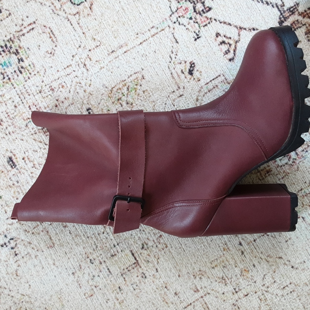 Gorgeous Burgundy Chunky Leather High Heel Statement Boots Made in Brazil Size 6